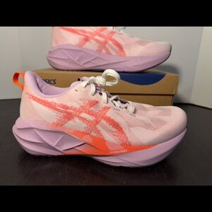 Asics Novablast 5 Running Shoes Sneakers White/Coral Reef Womans 9.5